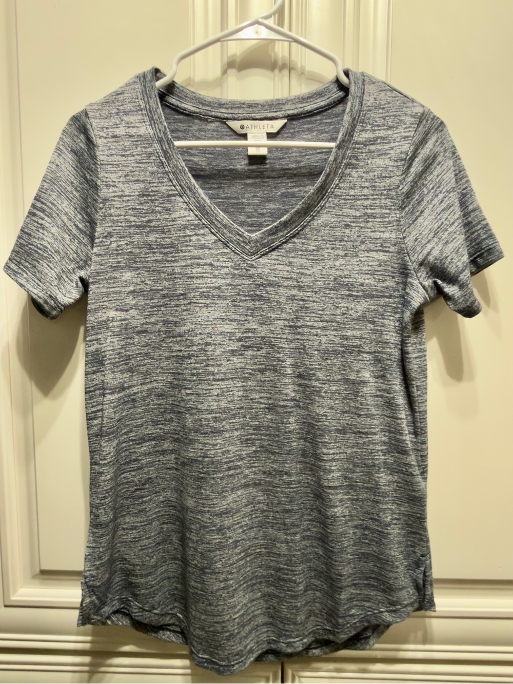 Athleta Breezy Heathered Blue-Gray V-Neck Short Sleeve Tee